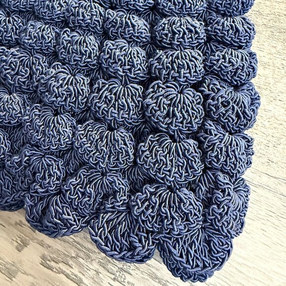 VINTAGE 30s Popcorn Crochet Navy Blue Peacock Handle Evening Bag - Picture 14 of 15